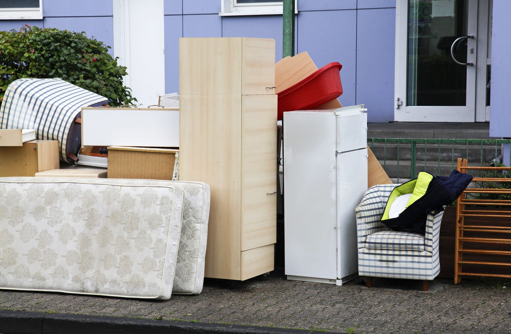 How to Handle Unwanted Furniture Before Moving?